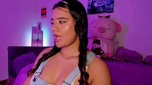 Shophie thoopson online show from June 21, 2:26 am