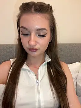 AdelinaEmber online show from December 16, 10:43 am