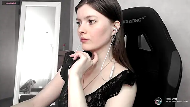 Snapshot of cute_elfy_ chatting on September 15, 2:03 pm cute elfy online show from September 15, 2:03 pm