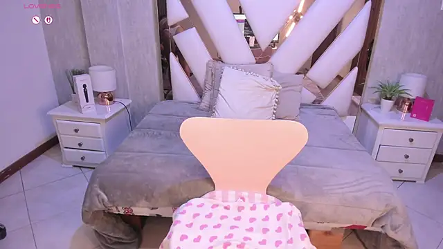 Janah Myers online show from April 24, 8:11 pm