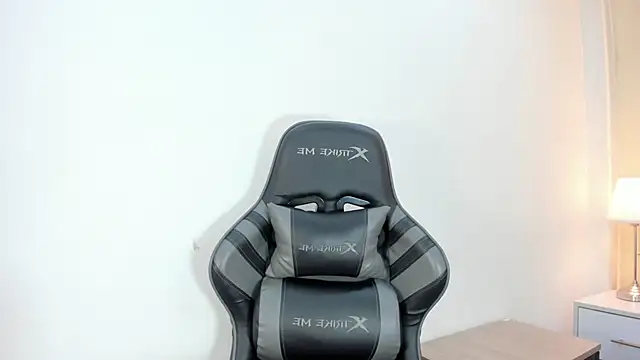 SalomeeBell online show from December 15, 9:20 pm