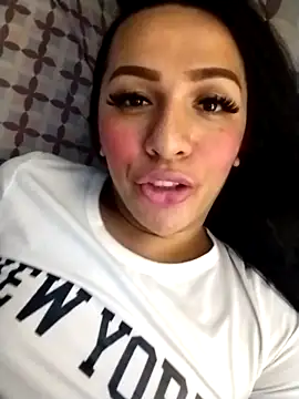 enoria1992 online show from April 17, 5:53 am