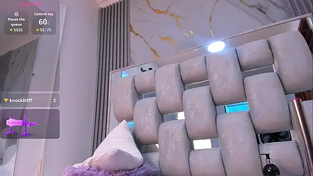 Wonderkloe  online show from April 18, 3:53 am