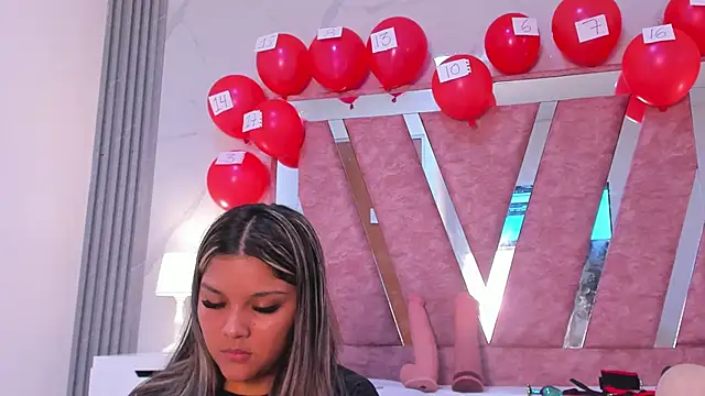 Wonderkloe  online show from February 18, 7:57 pm