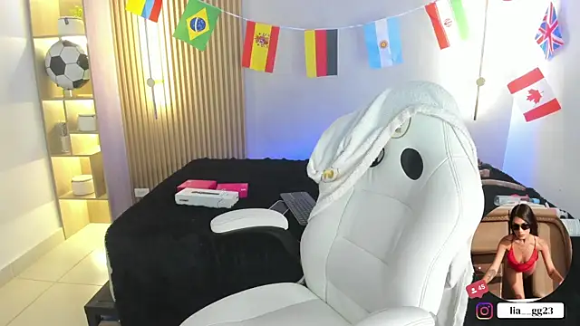 liah cleir online show from June 11, 7:54 pm