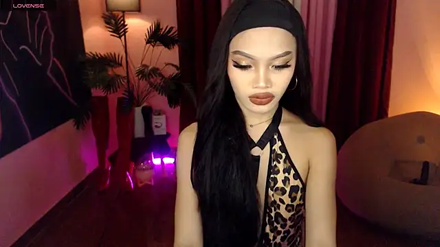 Snapshot of Asianprincess69 chatting on October 5, 8:19 am Asianprincess69 online show from October 5, 8:19 am
