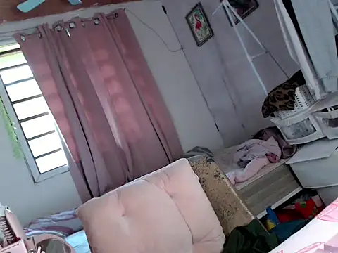 itsmekyrie online show from April 25, 7:11 am