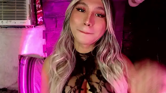 UrhotlucyTS online show from October 22, 10:53 am