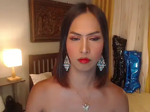 Nathalieheartt online show from October 13, 1:52 am