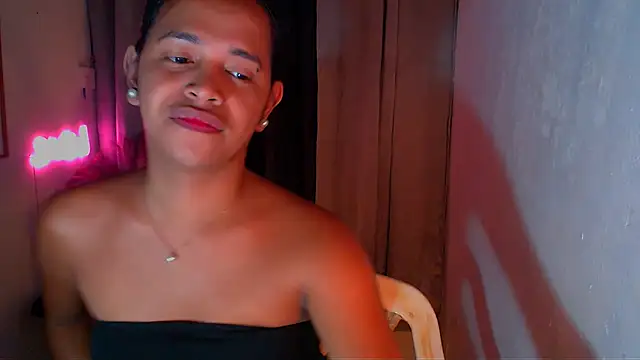 Lorainnelustts online show from January 16, 1:45 am