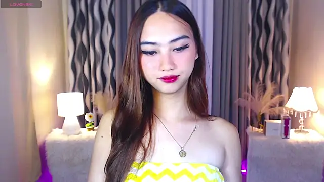 Kiah Wyatt online show from November 9, 6:53 am