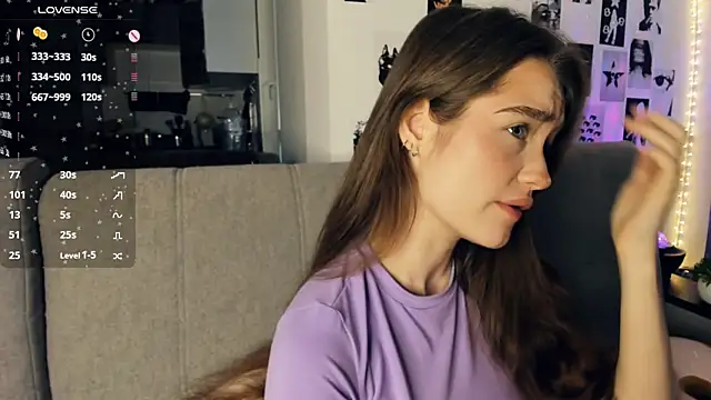 lovelyalivia online show from December 20, 9:24 am