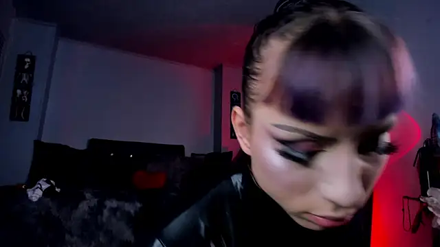 Draculairis online show from April 24, 8:00 pm