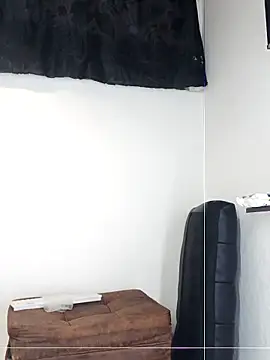 angierot2025 online show from April 21, 9:55 pm