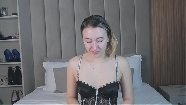 LexiRussell online show from December 21, 3:44 am