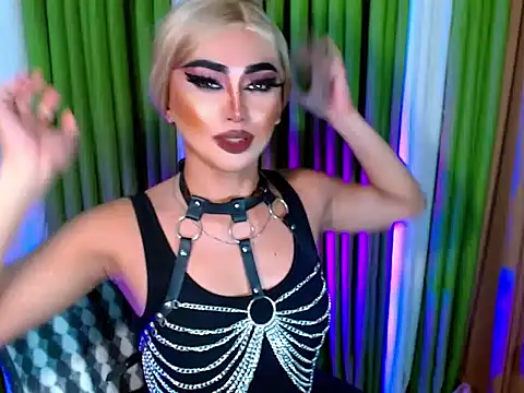 Snapshot of Queen_yasii_88 chatting on September 13, 5:10 pm Queen yasii 88 online show from September 13, 5:10 pm