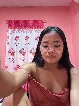 Snapshot of princess_janine chatting on October 23, 12:11 pm princess janine online show from October 23, 12:11 pm