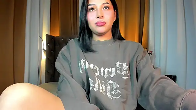 LauraLoove online show from November 9, 5:20 pm