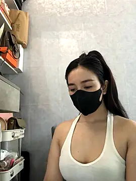 Snapshot of hanny_baby205 chatting on September 18, 4:11 am hanny baby205 online show from September 18, 4:11 am