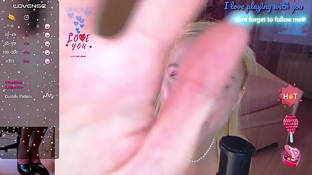 Snapshot of LiSinDoll chatting on October 17, 6:38 am LiSinDoll online show from October 17, 6:38 am