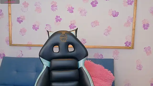 Giaa rossi online show from December 21, 1:15 pm