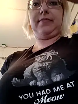 VikaKing online show from April 24, 12:30 pm