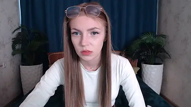 HitGyrl online show from April 27, 8:00 am