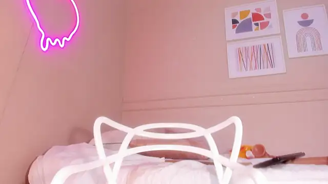  wendy x online show from April 24, 12:30 pm