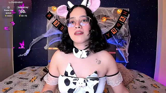 Snapshot of SweetAnya01 chatting on October 4, 4:51 am SweetAnya01 online show from October 4, 4:51 am