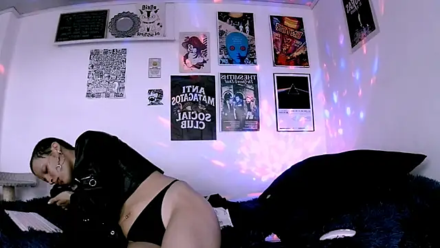 plutonbluemooon333 online show from June 30, 10:42 pm