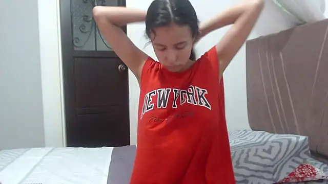 nathaly jones  online show from April 11, 12:20 pm