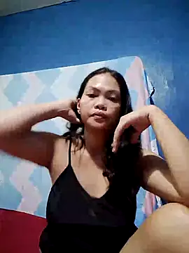Snapshot of missluvv chatting on September 22, 2:43 am missluvv online show from September 22, 2:43 am