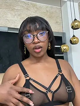 YallianaBrooks online show from April 24, 12:30 pm