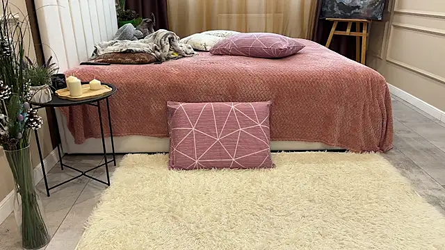 daniellia  online show from April 24, 2:20 pm