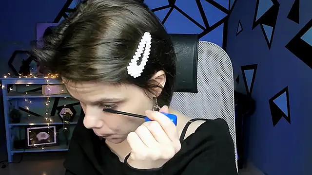 EllieMurler online show from October 3, 9:36 am