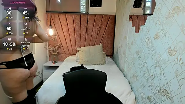 Kiara Cruz   online show from April 25, 9:01 pm