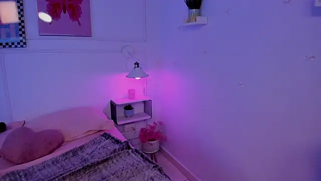 Zoe Lynch  online show from April 22, 12:02 pm