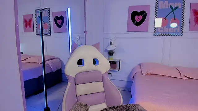 Zoe Lynch  online show from April 9, 11:37 am