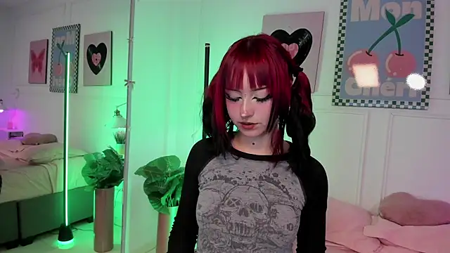 Zoe Lynch  online show from June 3, 12:28 pm