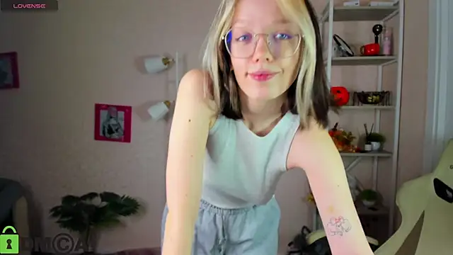 R0cket bunny online show from November 15, 1:17 am