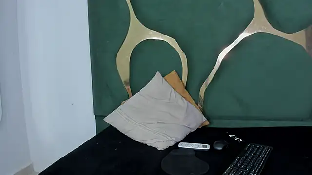 DaylesAndHarry online show from December 21, 12:53 pm