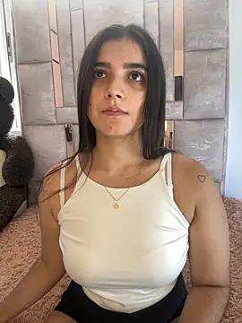 salomecute21 online show from September 19, 1:32 pm