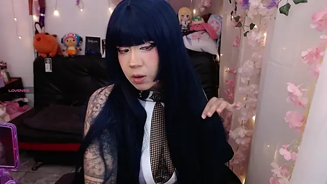 jadedelux  online show from April 22, 8:28 pm