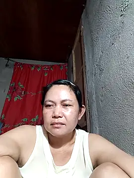 Snapshot of Everleigh_mom chatting on October 3, 6:18 am Everleigh mom online show from October 3, 6:18 am