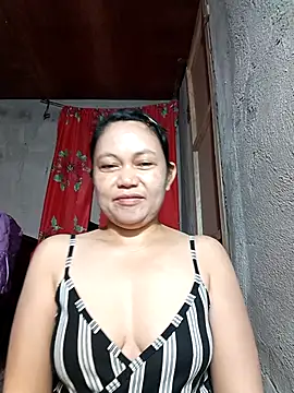 Snapshot of Everleigh_mom chatting on October 5, 6:29 am Everleigh mom online show from October 5, 6:29 am