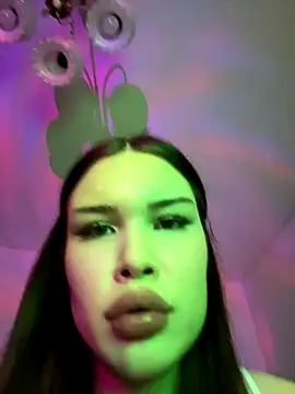 misssurprizisss online show from November 6, 1:06 pm