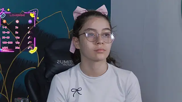 RavennMoonn online show from March 6, 1:39 pm