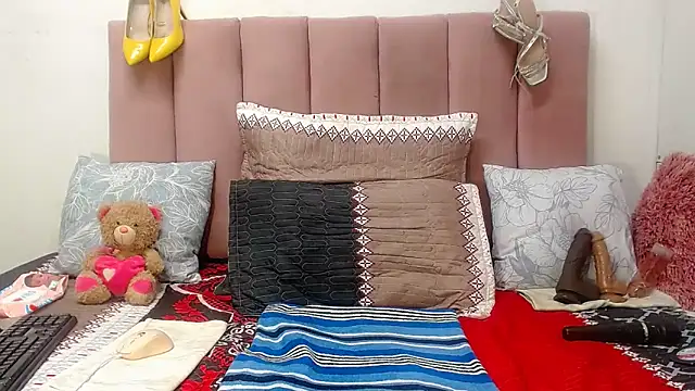 RoundaAssx22 online show from November 15, 11:06 pm