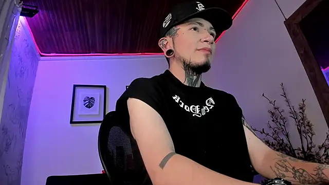 tyler jones  online show from October 1, 4:06 am