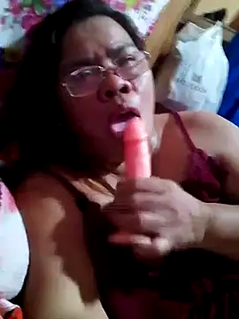 Snapshot of Huge_mama69 chatting on September 23, 4:10 am Huge mama69 online show from September 23, 4:10 am